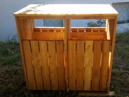 Caixa de dos cossos per a cubells d'escombraries