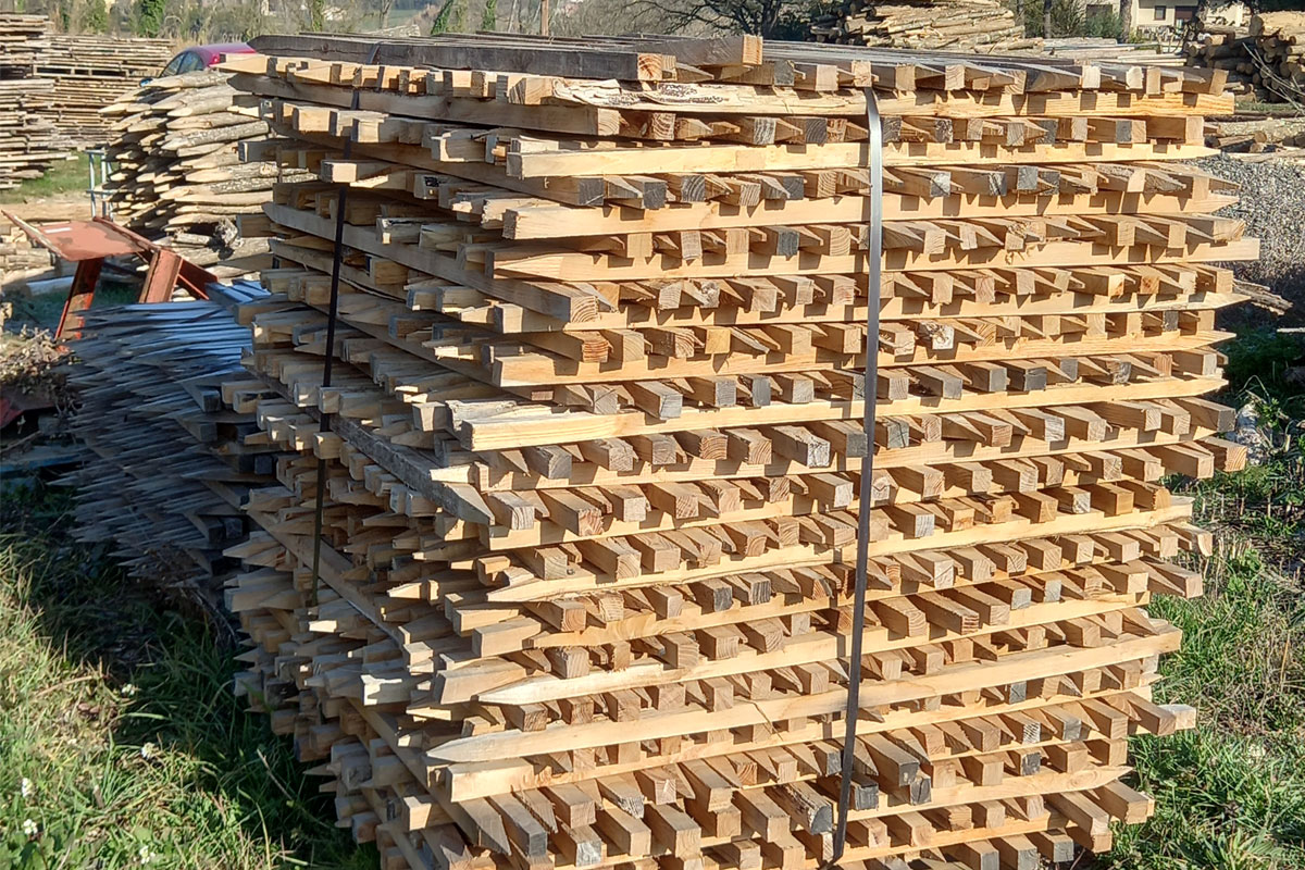 Estaques quadrades per vinya en fusta d'acàcia