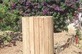 Papelera redonda de madera para parques y jardines