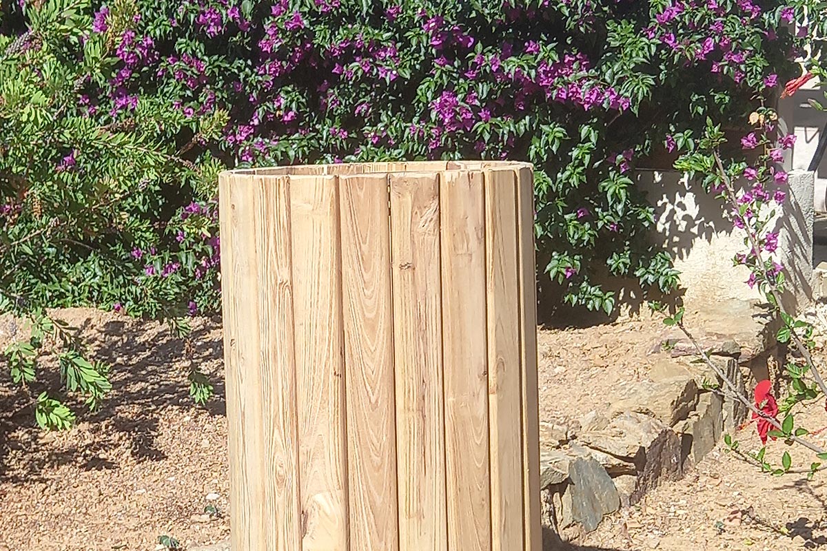 Papelera redonda de madera para parques y jardines