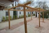 Pérgola rústica de madera de acacia