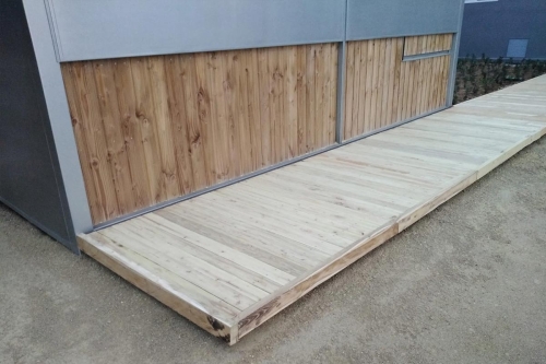 Caminos de madera para el jardín: cómo diseñarlos e integrarlos en el entorno